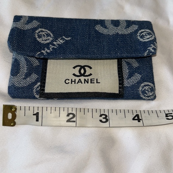 CHANEL Blue Travel Comb And Button Close Denium Pouch Set - Picture 15 of 15